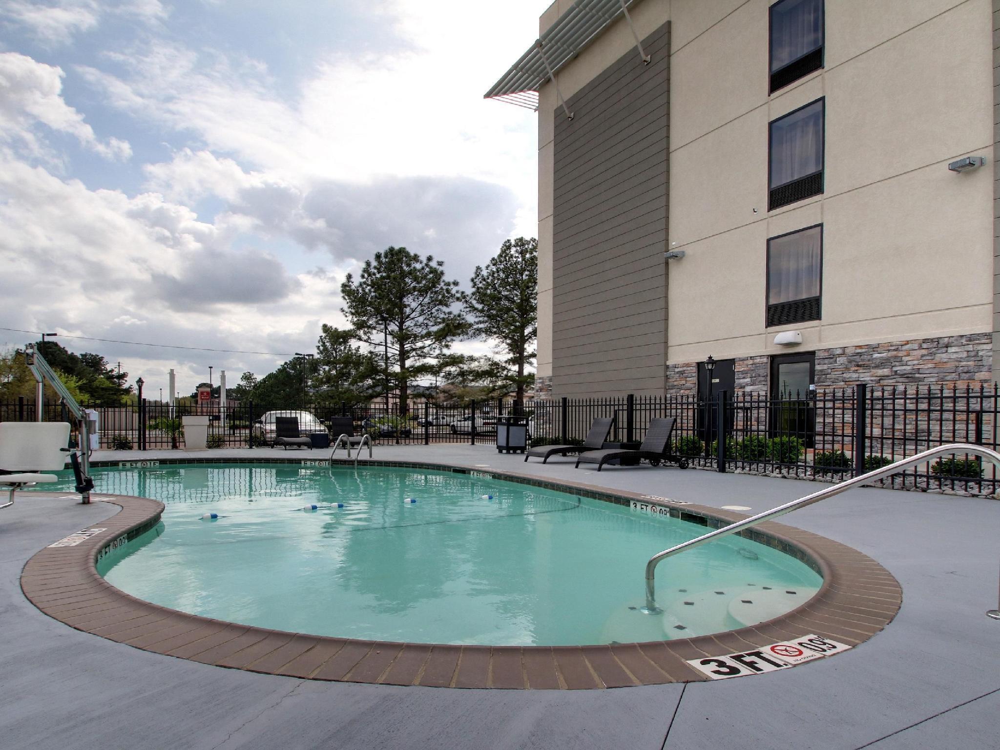 Holiday Inn Express & Suites Jackson Downtown - Coliseum, An Ihg Hotel Exterior photo